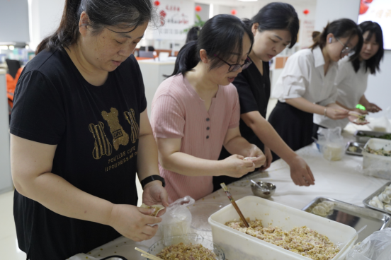金华平安产险举办夏至民俗体验活动 以传统美食传递文化温度