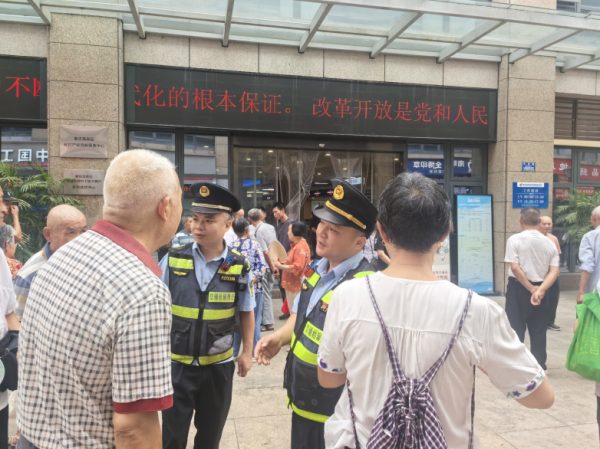 “执法蓝守护夕阳红”重庆交通运输执法暖心保障…