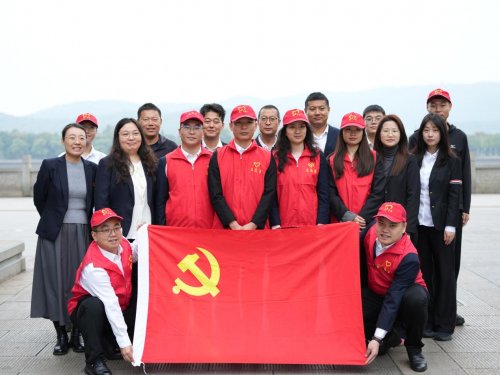 湘江畔敬老传情 —— 一场重阳志愿服务背后的党建力量